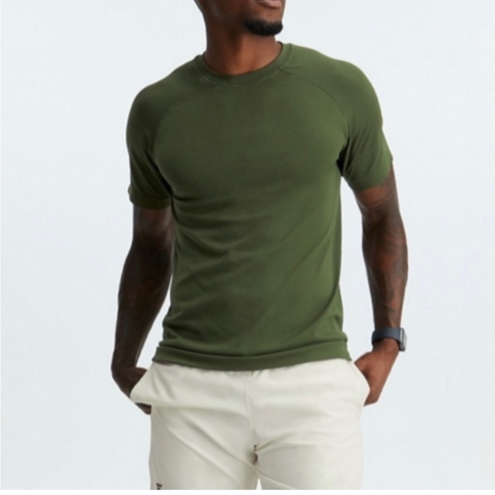 Men’s medium dark green fabletics  training tee